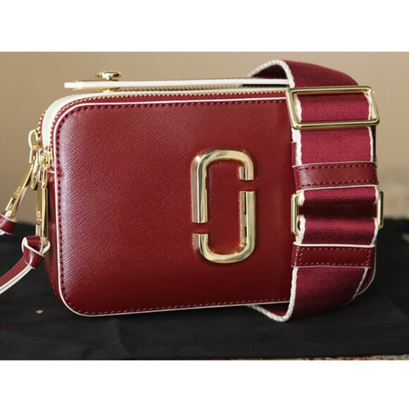 Marc Jacobs The Sure Shot Bag – Chic, Compact, and Versatile! - Picture 5 of 11